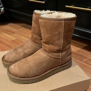 UGG W Classic Short II